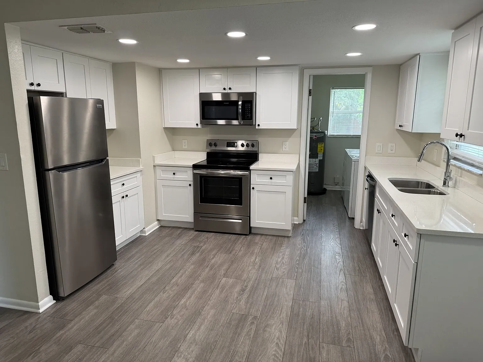 2 bed, 2.0 bath, 944 sqft, $1,895 — Photo 3
