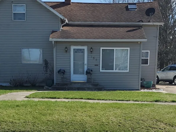 152 Lake Ave, Benton Harbor, MI 49022