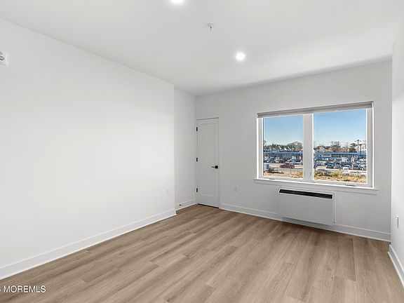 4th image of 180 Morris Ave #101