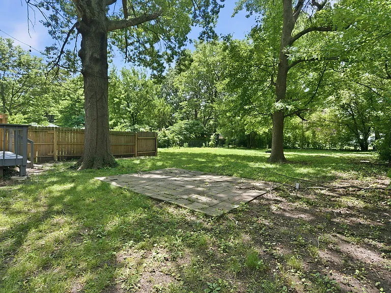 837 S Kentwood Ave — Photo 36