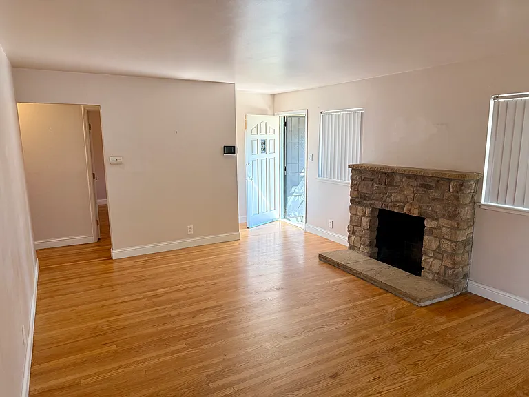 2110 Fraser Ave — Photo 7