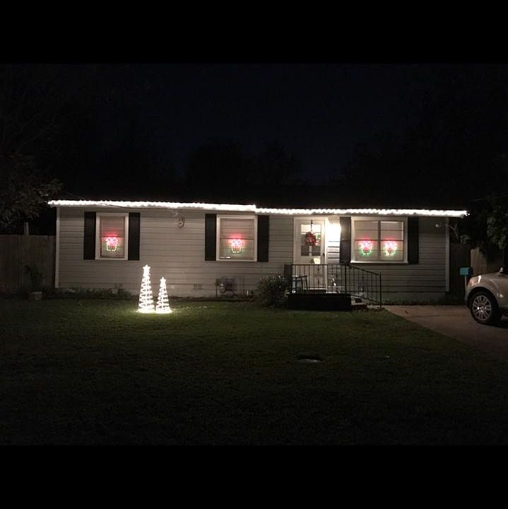 These are pics sent by tenant after she decorated.