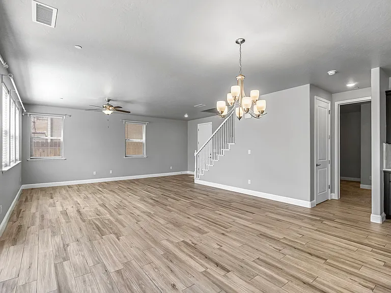1683 N Ryan Ave — Photo 28