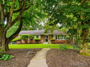 31 Deanwood Cir, Asheville, NC 28803