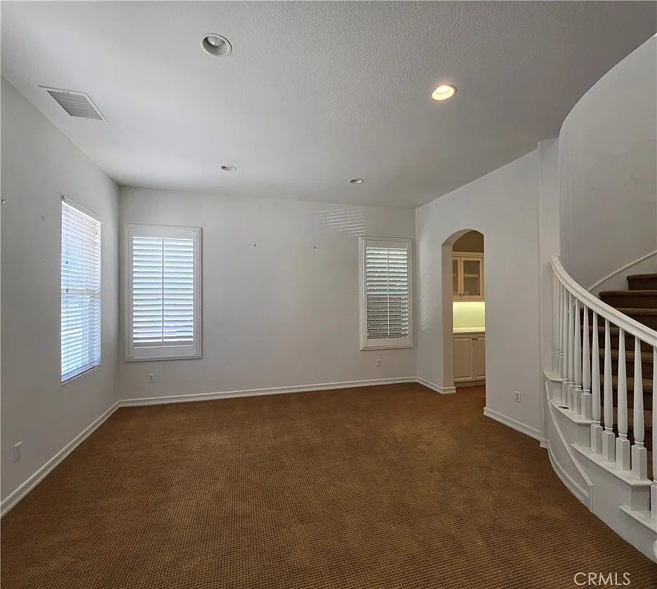 3 bed, 2.5 bath, 2881 sqft, $5,200 — Photo 3