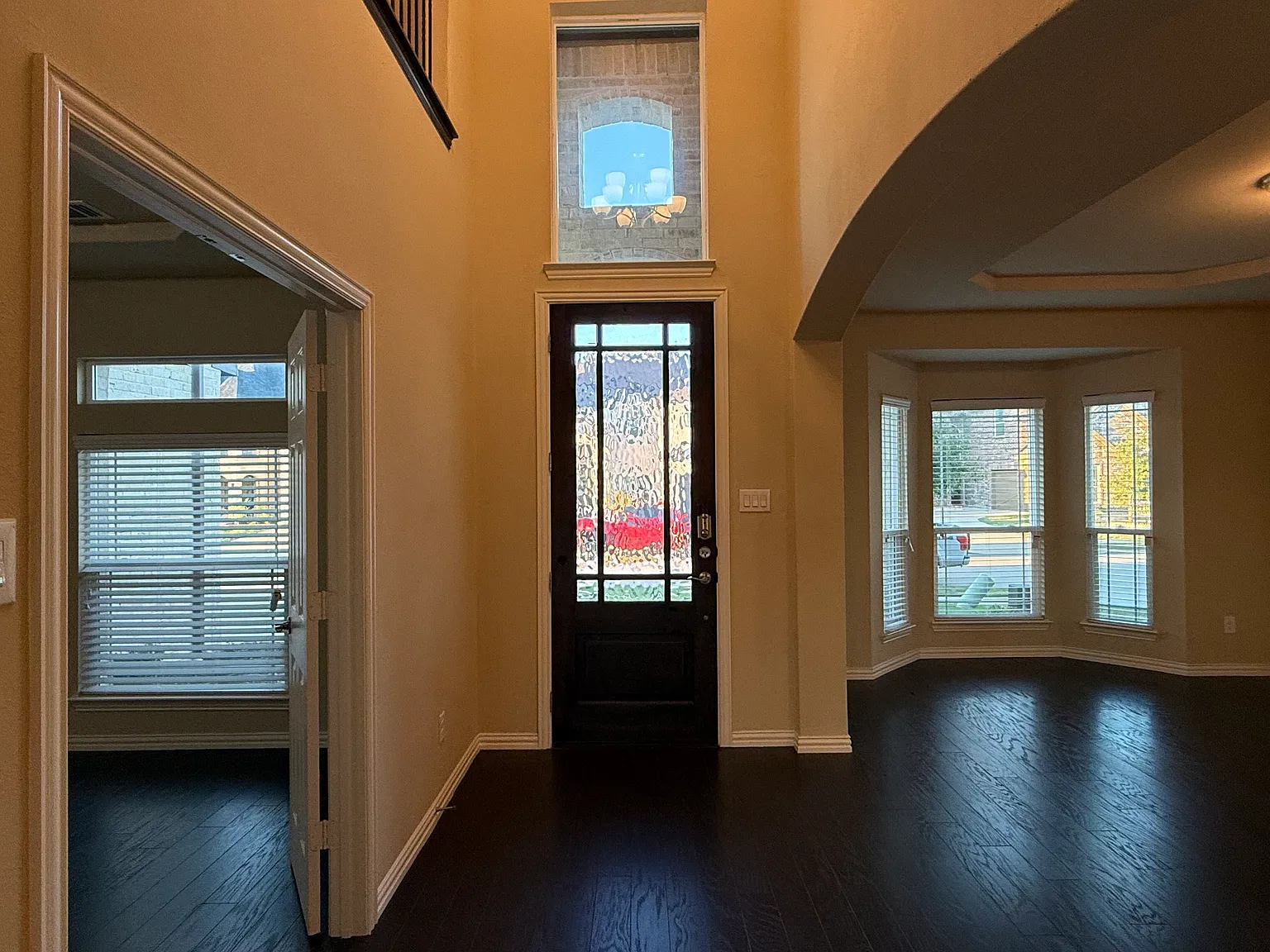 5 bed, 3859 sqft, $3,450 — Photo 4