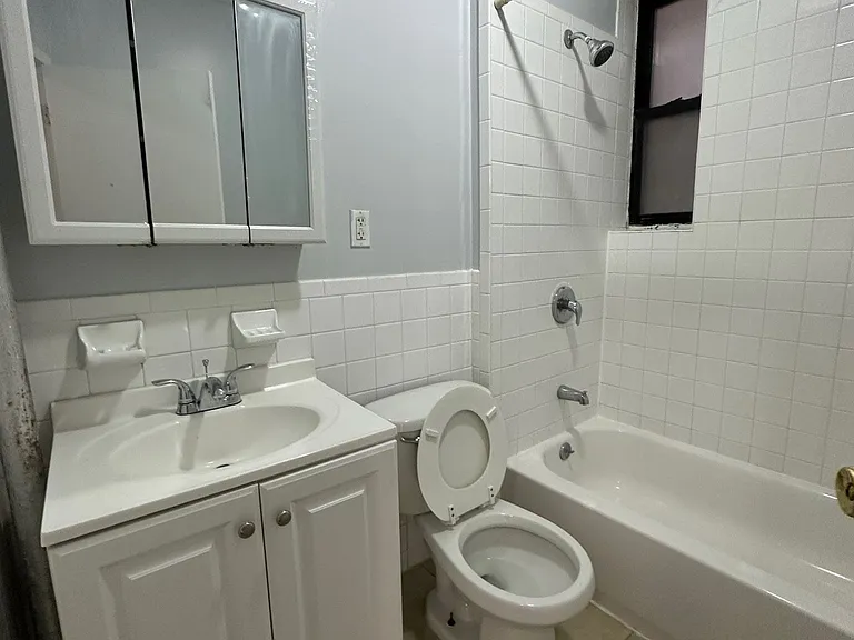 2684-Highland Arms Realty — Photo 3