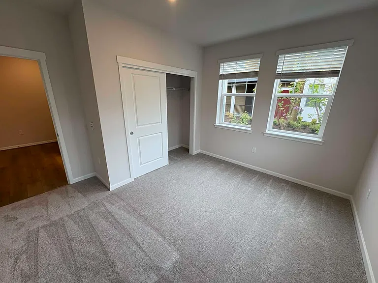 19319 NE 69th Way #101 — Photo 4