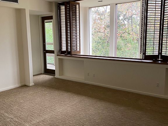 5th image of 45 Briar Hollow Ln APT 2