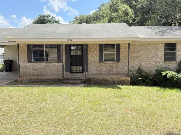 3202 Dena Dr, Dothan, AL 36303