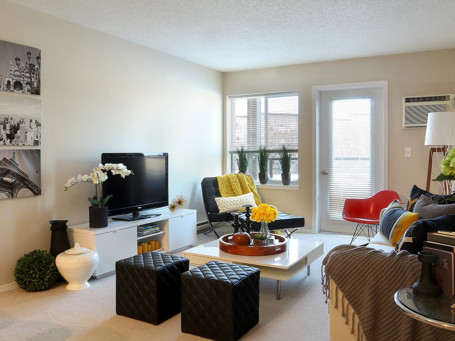 Kenwood Court — Photo 3