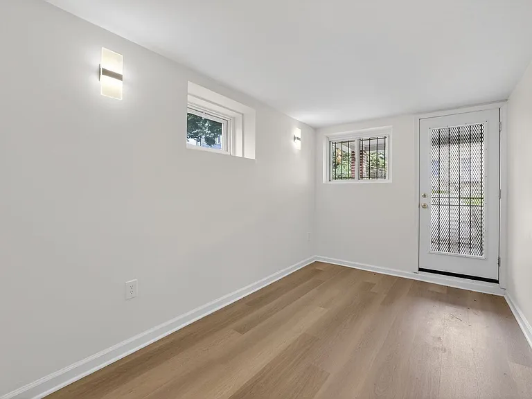 1127 Orren St NE — Photo 14