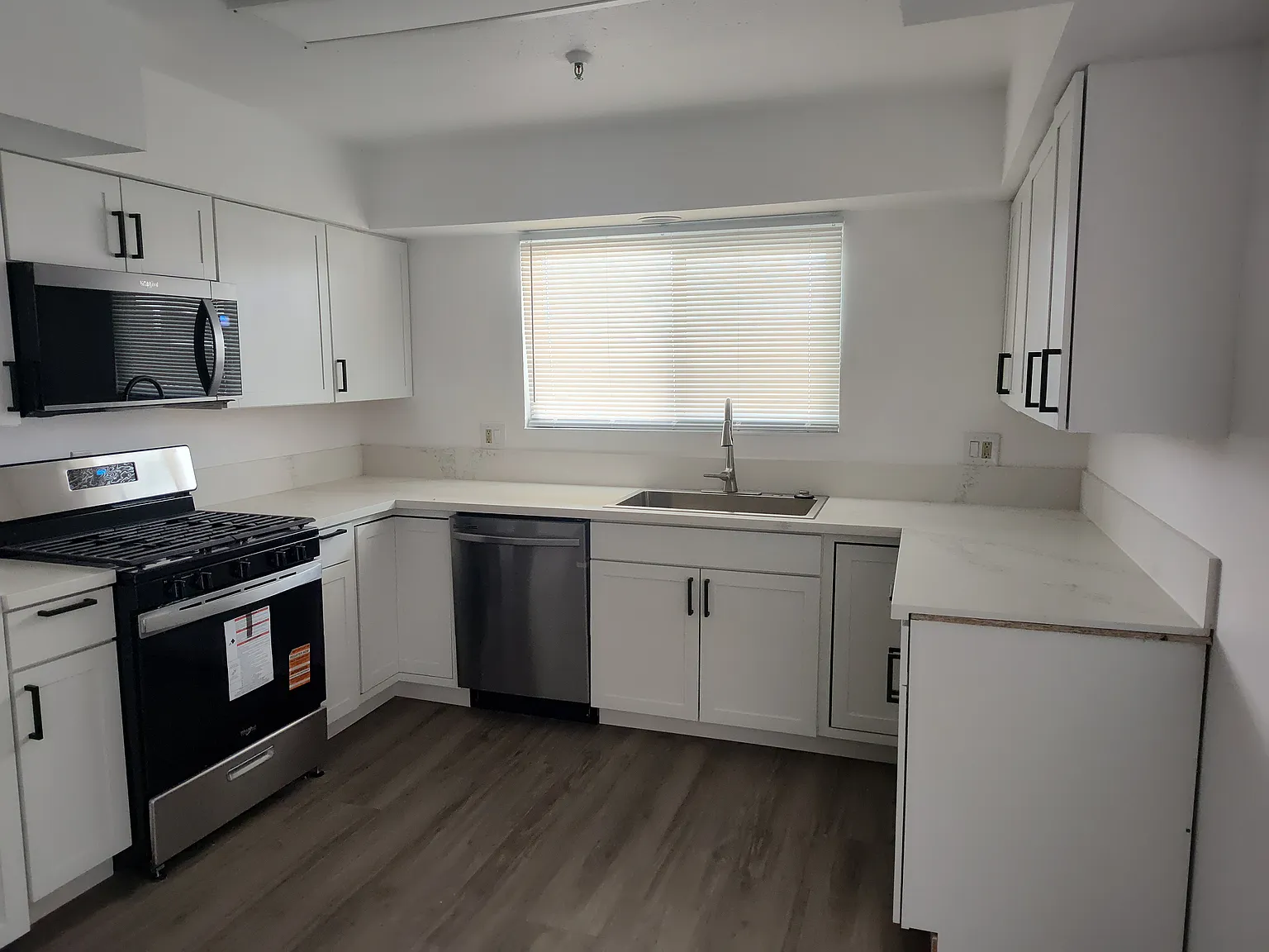 2 bed, 950 sqft, $1,400 — Photo 1