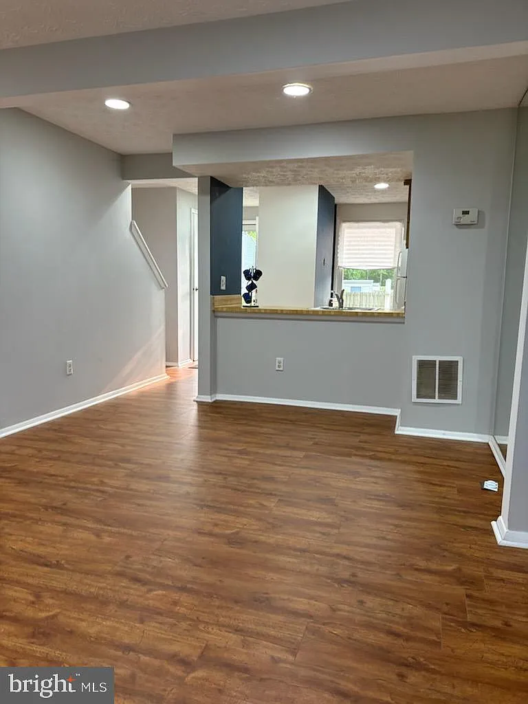 2 bed, 3.0 bath, 1330 sqft, $2,500 — Photo 4