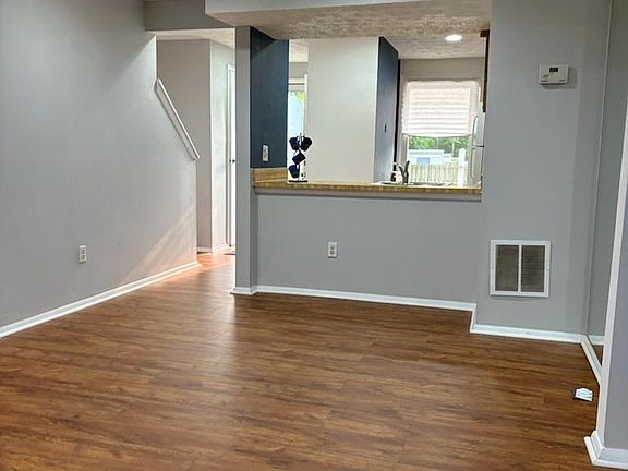 4th image of 8335 Windfall Rd