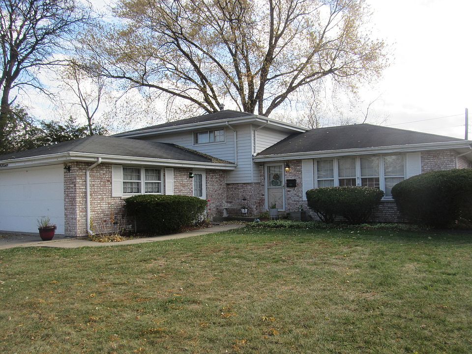 1st image of 913 E 171st St