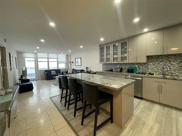3725 S Ocean Dr #911 — Photo 5