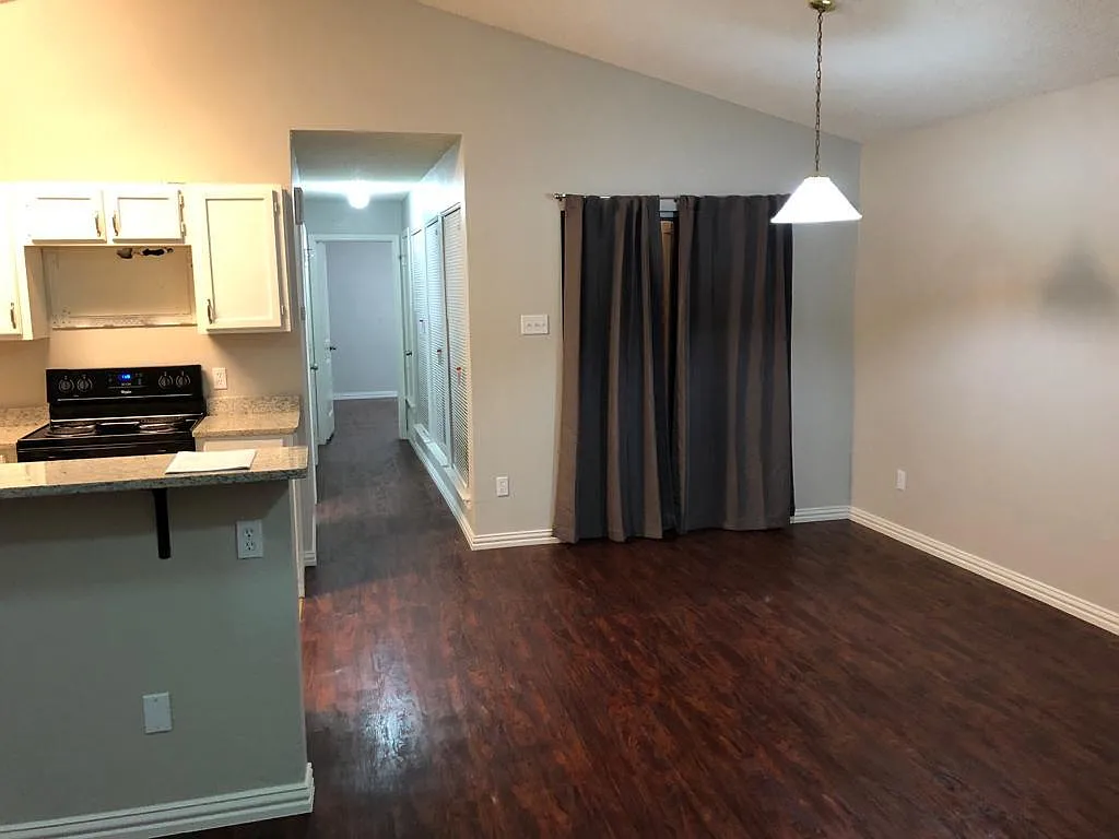 3 bed, 1300 sqft, $1,500 — Photo 4