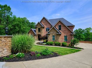 6009 Pinnacle View Dr, Hurricane, WV 25526
