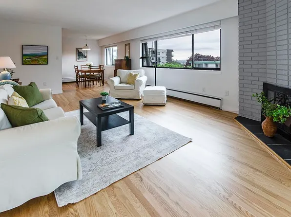1610 Chesterfield Ave #303, North Vancouver, BC V7M 2N7