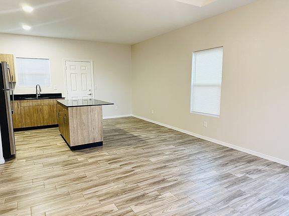 3rd image of 5200 N Dahlia St #2
