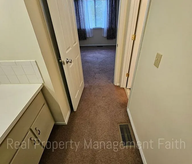 14 Greenwood Trl N — Photo 18