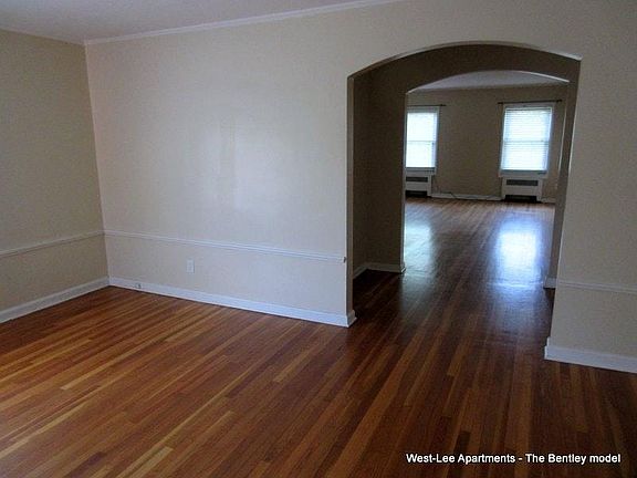 4th image of 15705 Van Aken Blvd APT 2