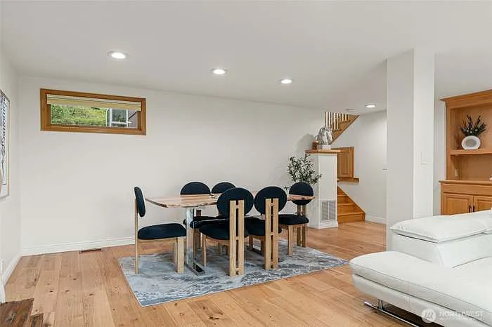3 bed, 2280 sqft, $5,500 — Photo 2