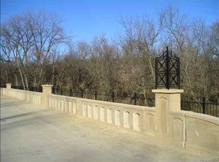 1750 Creek Wood Dr, Dubuque, IA 52003