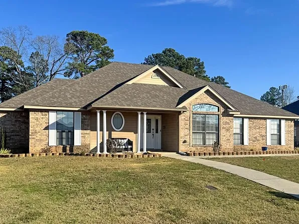 140 Corley Cir, Wake Village, TX 75501