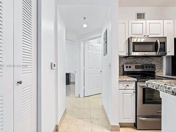 4th image of 17150 N Bay Rd APT 2618