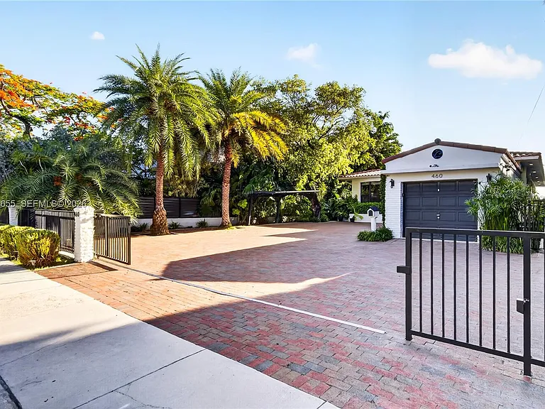 460 W Dilido Dr — Photo 43