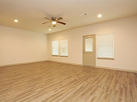 5th image of 897 E Semands St Unit A