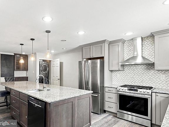 2nd image of 3045 N 35th St