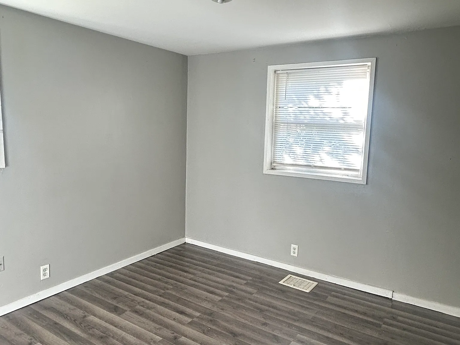 3 bed, $1,400 — Photo 3