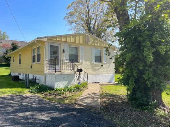 108 Moore St, Lexington, VA 24450