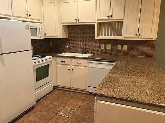 4th image of 105 E Broad St Ste 201