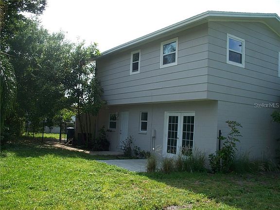 3rd image of 1822 Lakewood Dr S