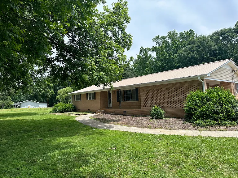 124 Cumberland Dr — Photo 1