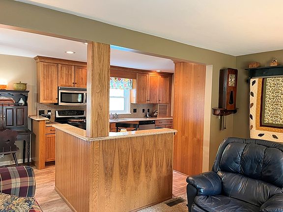 5th image of 211 Oakley Rd
