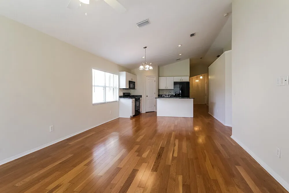 3 bed, 2.0 bath, 1321 sqft, $3,510 — Photo 3