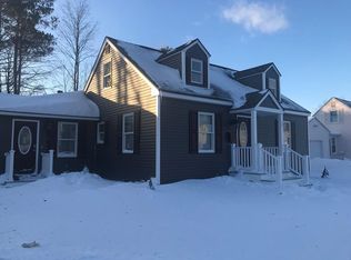 35 Valley Hts, Holyoke, MA 01040