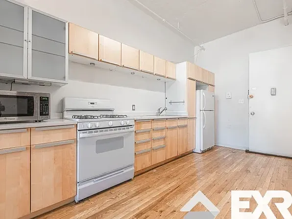 315 Berry St APT 301, Brooklyn, NY 11249