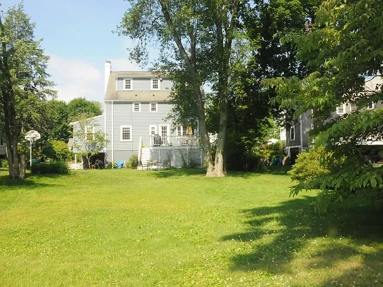 106 Upland Ave — Photo 30