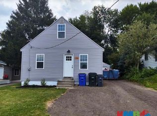 77 26th Ave SW, Cedar Rapids, IA 52404