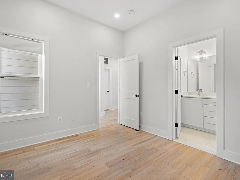 1130 Penn St NE #6 — Photo 9