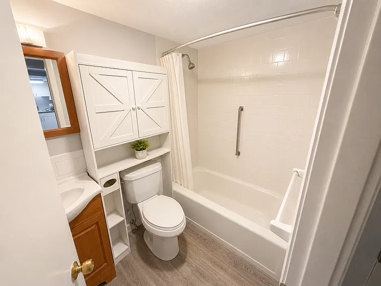 530 Vfw Pkwy #201 — Photo 4