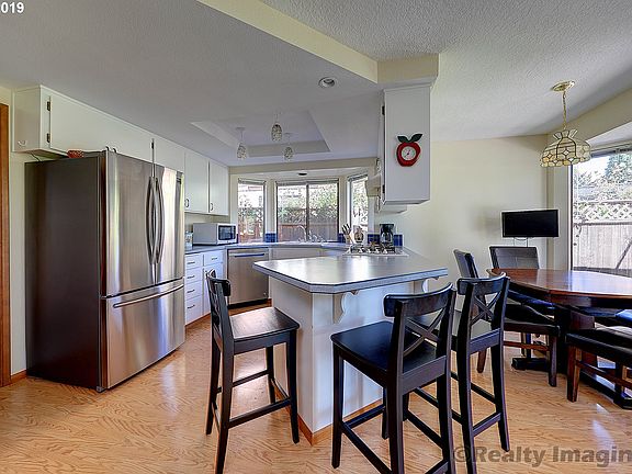 3rd image of 2505 SE Balboa Dr