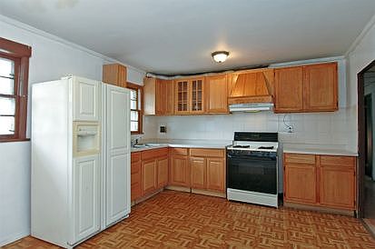 3rd image of 966 Berkley St
