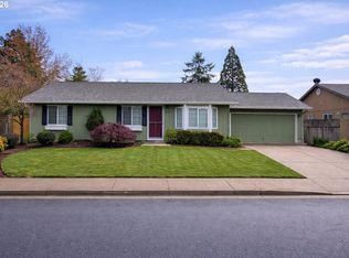919 S 37th Pl, Springfield, OR 97478